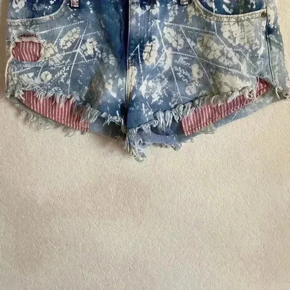 Free People Shibori Tribal Bleach Wash Frayed Hem Micro Denim Shorts Size 28